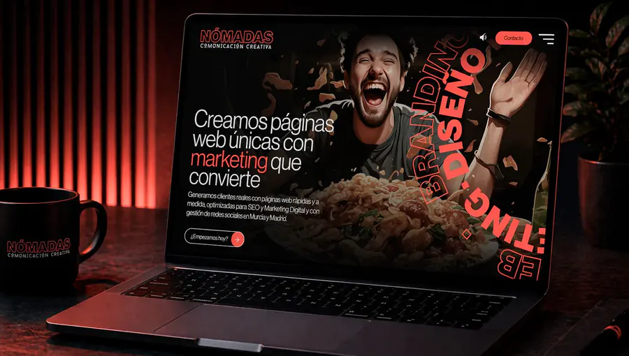 Mockup del proyecto Nómadas Comunicación Creativa